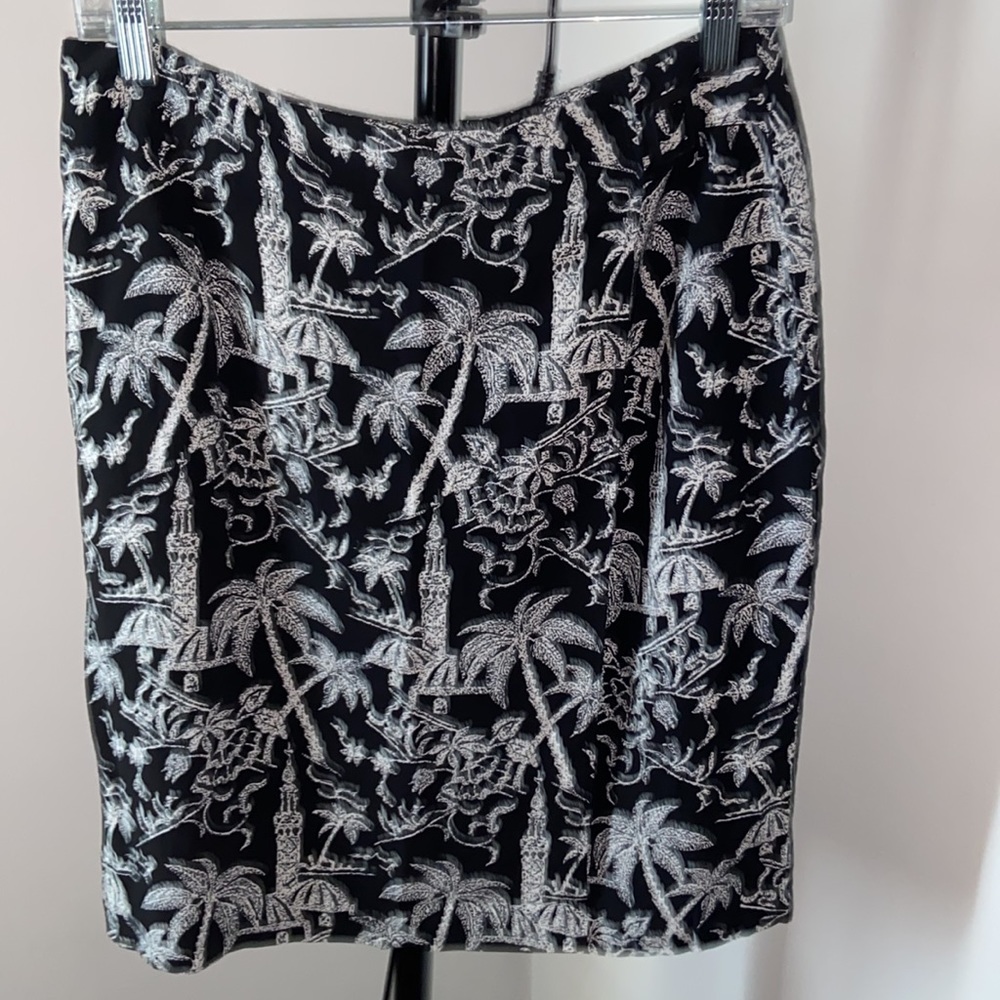 Intriguing Threads Skirt Set - Picture 4 of 7